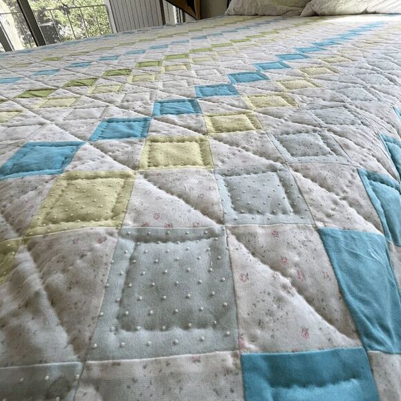 Vintage Hand Stitched Quilt 87x69 Retro Patchwork Diamond Baby Washcloth Ruffle - Picture 5 of 8